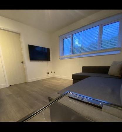 Modern 2 Bed Apartment & Free Parking كانتربيري المظهر الخارجي الصورة